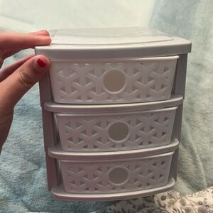 This storage container was never used.